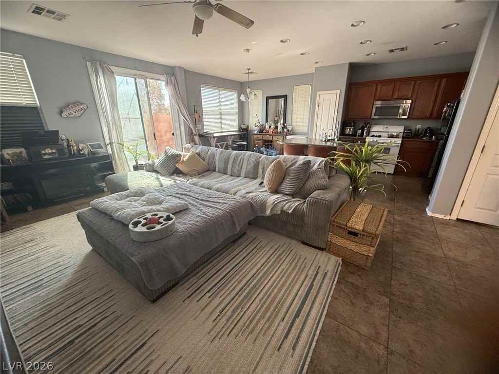 8962 Rutherford Grove St - Photo 5 of 16