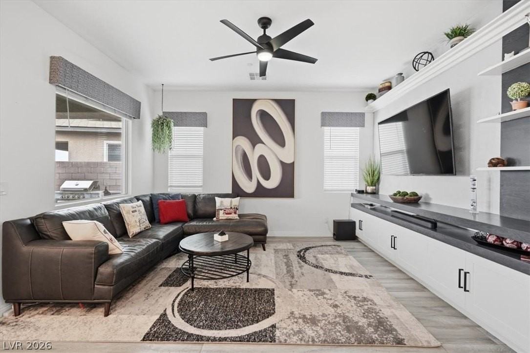 246 Tallis Hills Ave - Photo 4 of 37