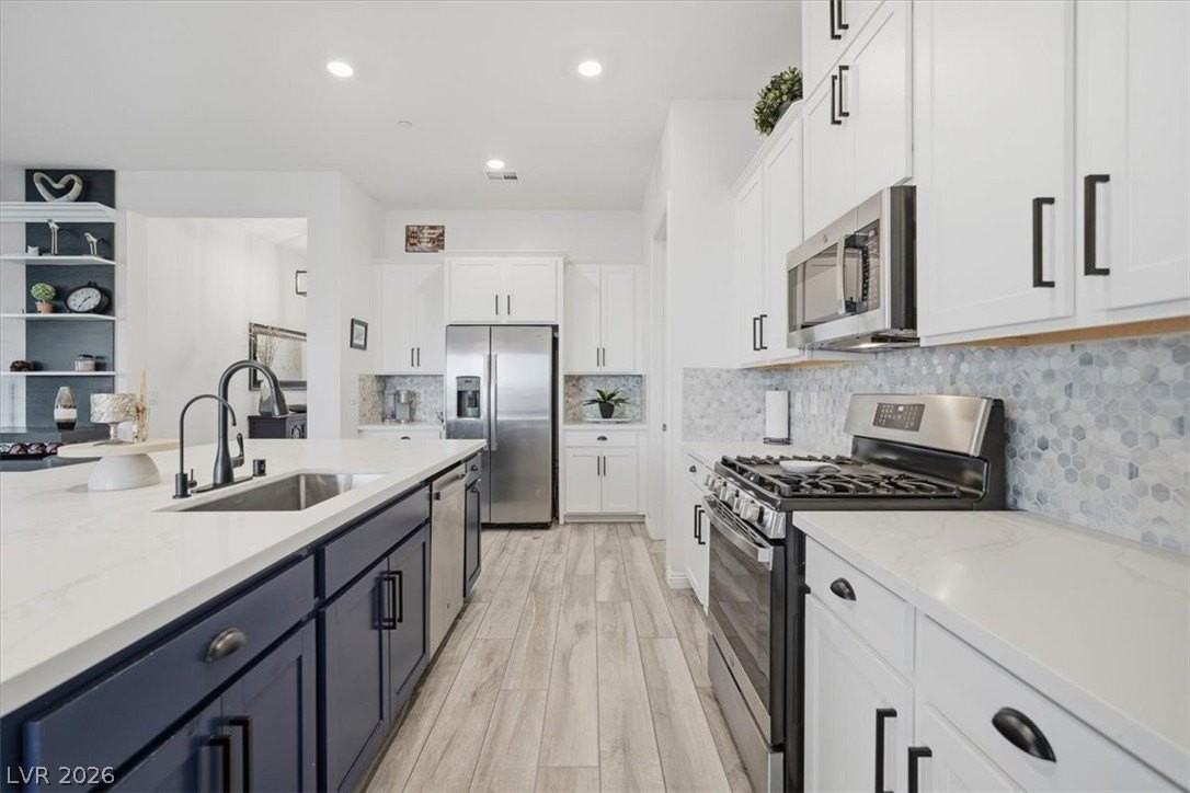 246 Tallis Hills Ave - Photo 7 of 37