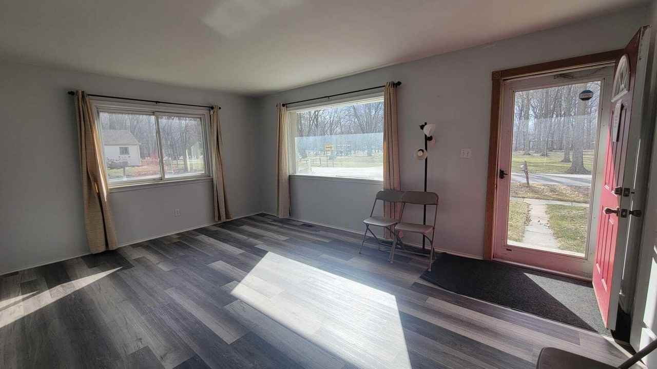 655 Robinwood Dr - Photo 3 of 46