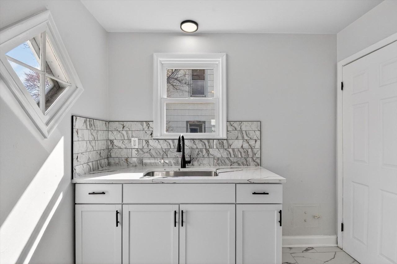 8449 Penrod St - Photo 5 of 29