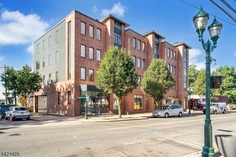 1037 Amboy Ave - Photo 5 of 5