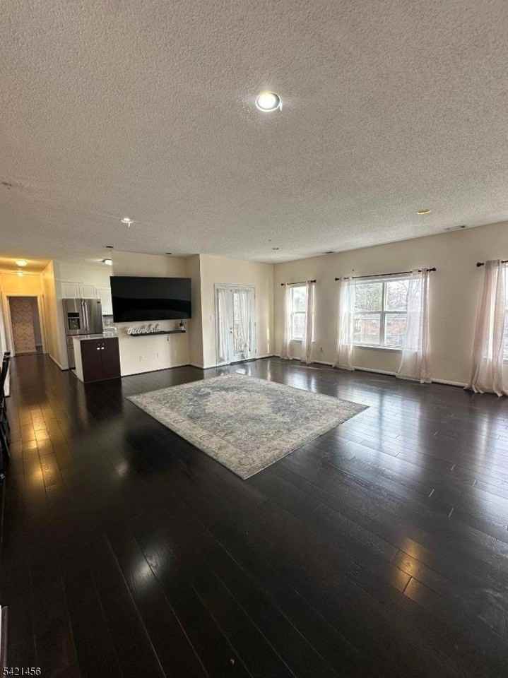 322 Brittany Dr - Photo 3 of 18