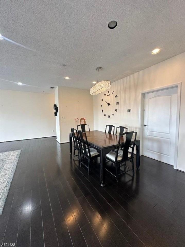 322 Brittany Dr - Photo 5 of 18