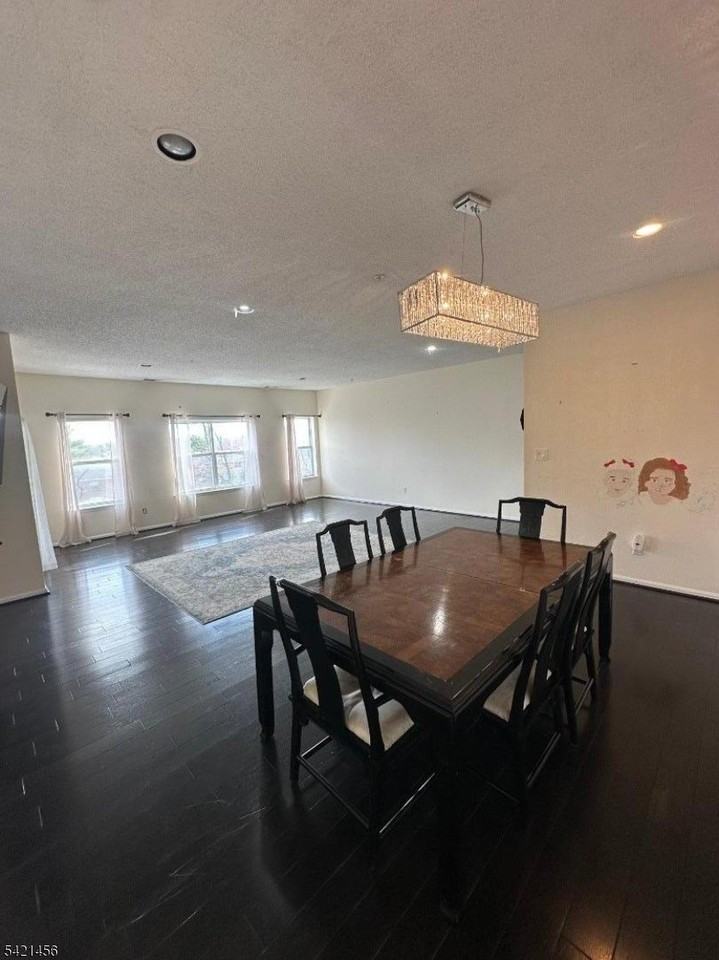 322 Brittany Dr - Photo 6 of 18