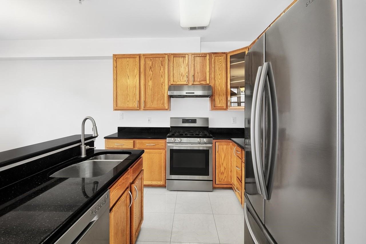 326 Midland Ct - Photo 6 of 30