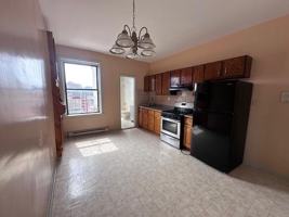 featured image of 207 15th St #4L