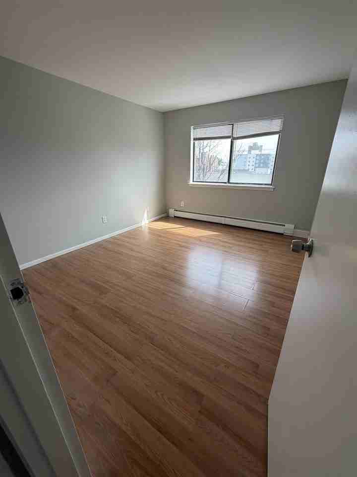 230 68th St #10 - Photo 2 of 6