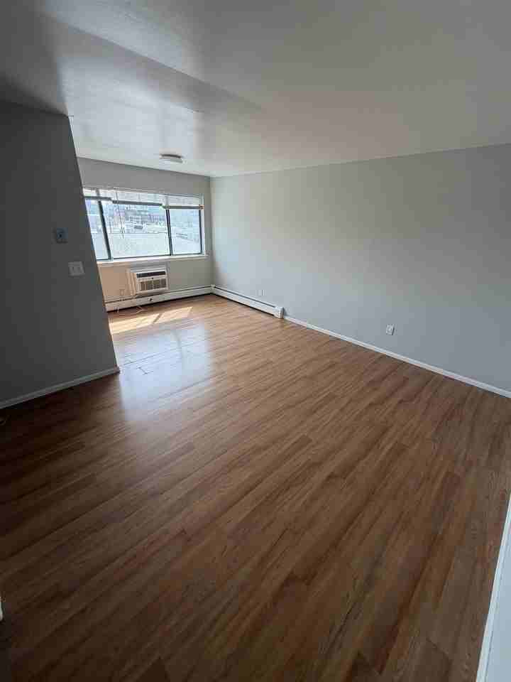 230 68th St #10 - Photo 6 of 6