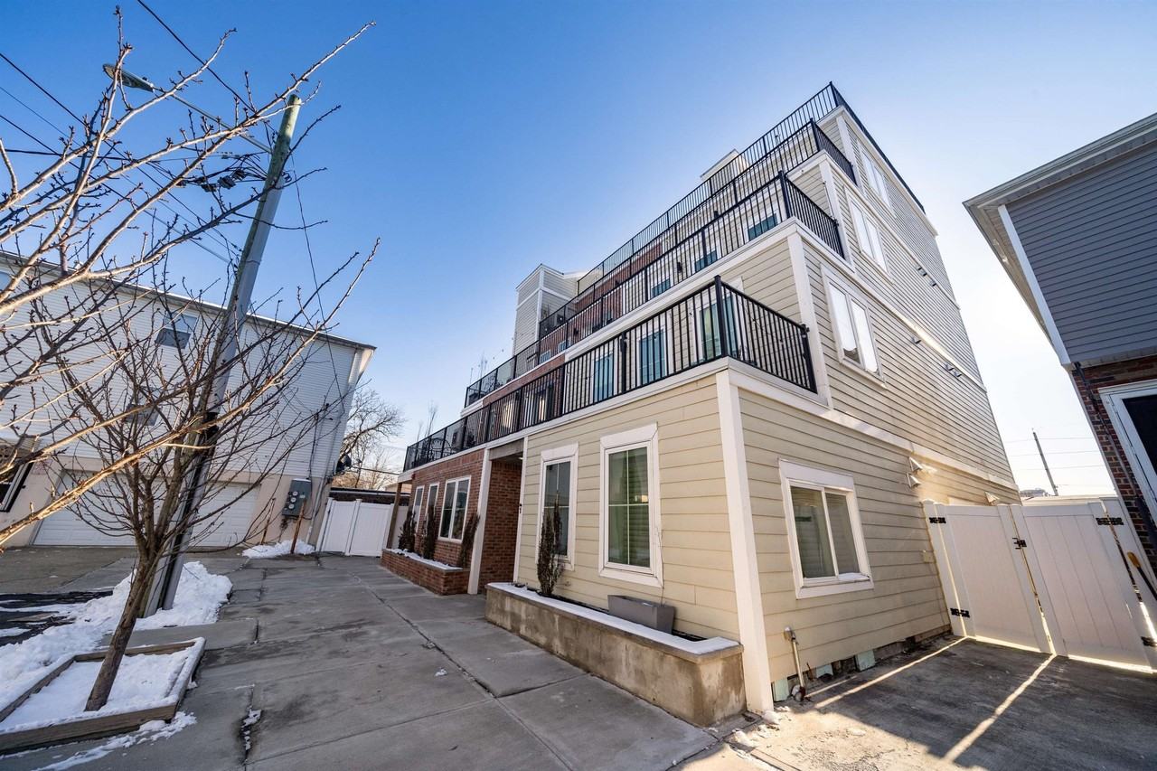 83 Waverly St #1 - Photo 2 of 19