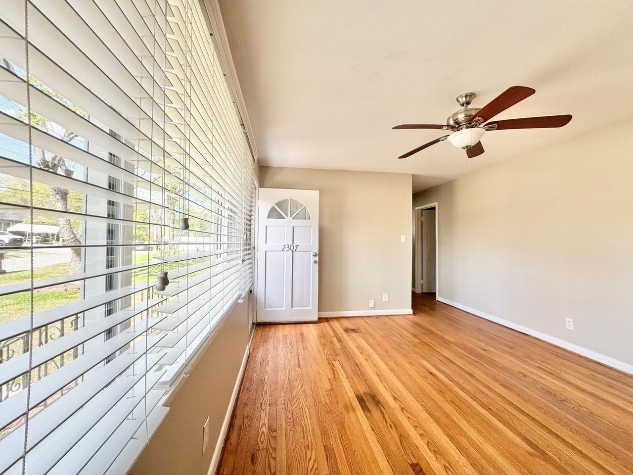 2307 Westhaven Dr - Photo 4 of 18