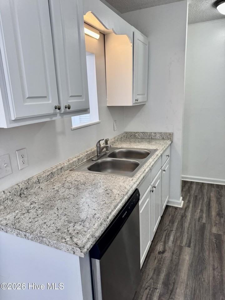 1291 Park West Dr Apt 2 - Photo 5 of 13