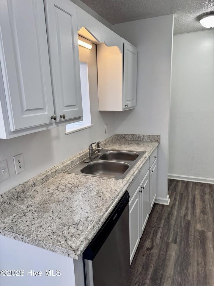 1291 Park West Dr Apt 2 - Photo 6 of 13