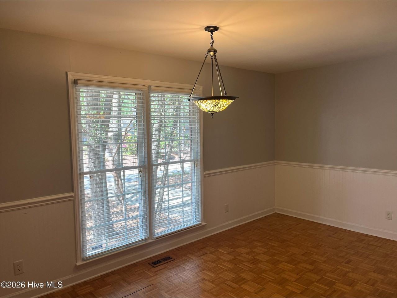 1516 Birch Pl - Photo 4 of 11