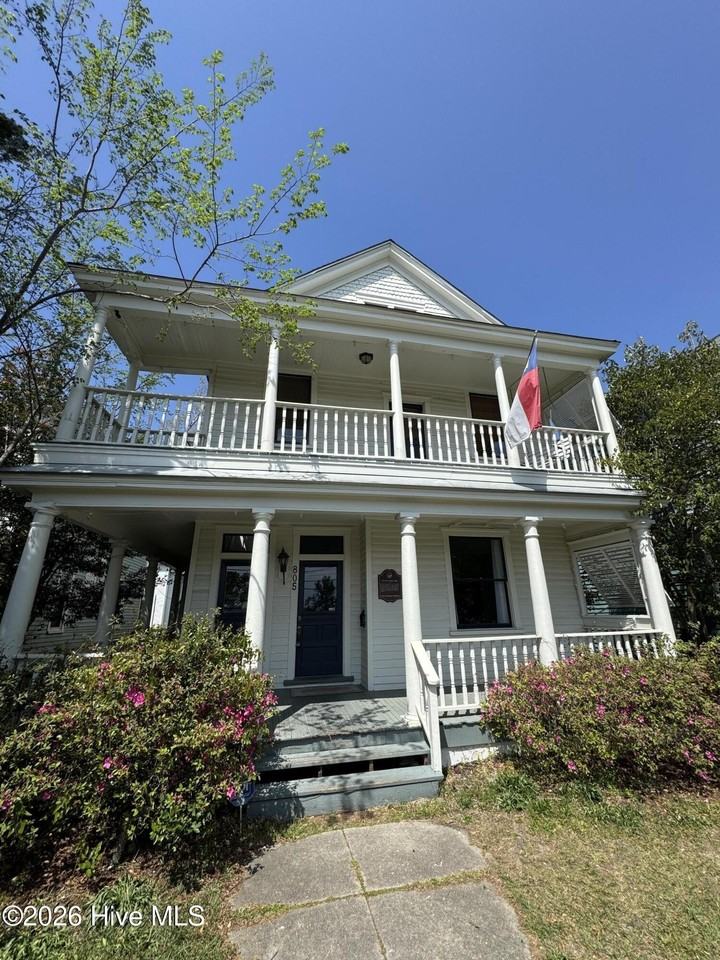 805 Ann St Apt B - Photo 2 of 28