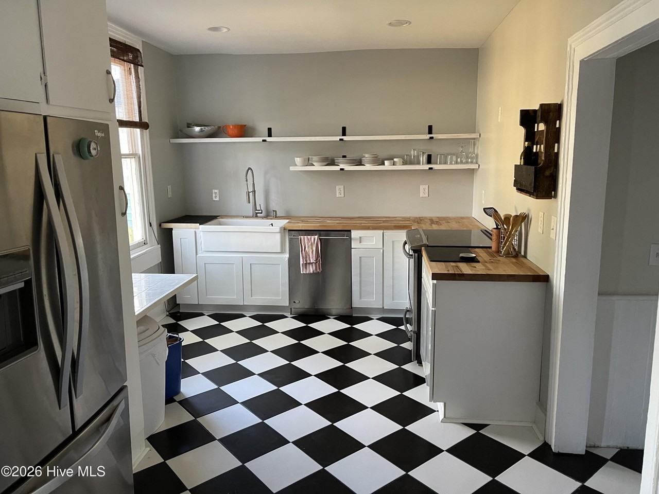 805 Ann St Apt B - Photo 6 of 28