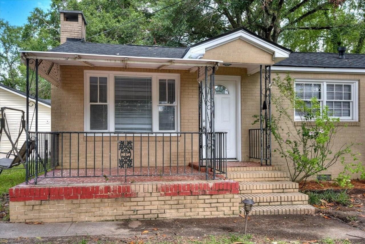 323 Sally Dr - Photo 2 of 20