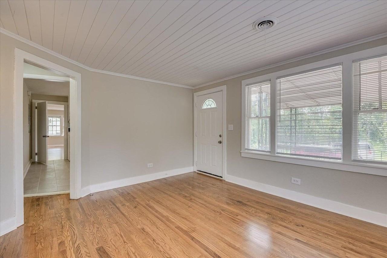 323 Sally Dr - Photo 5 of 20