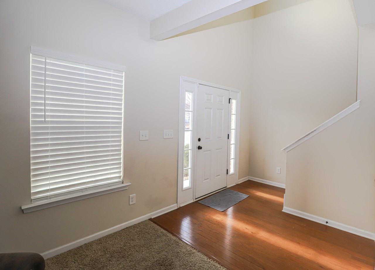 532 Capstone Way - Photo 3 of 32