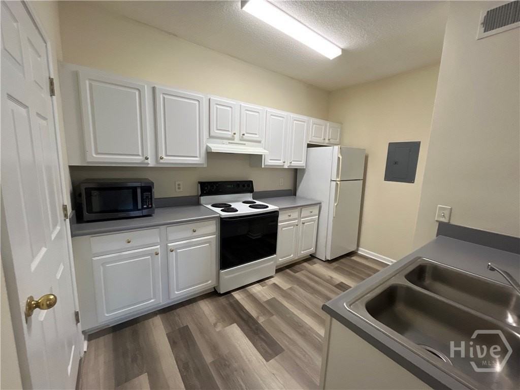 3204 Walden Park Dr - Photo 4 of 9