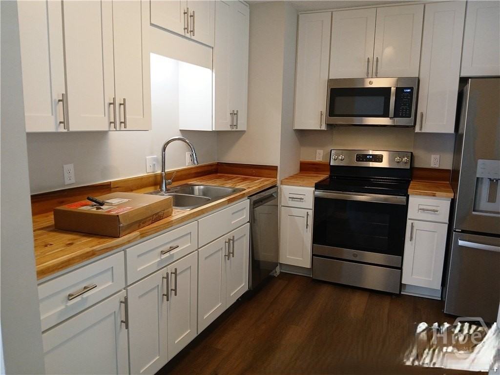 2030 Rushing St - Photo 4 of 17