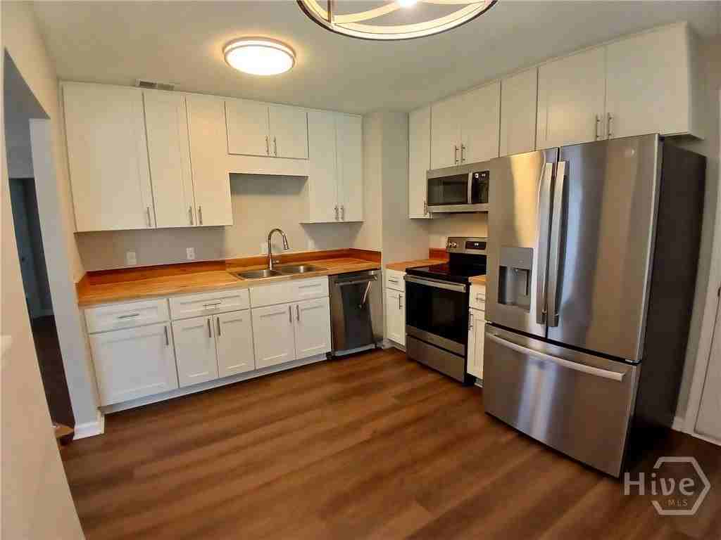 2030 Rushing St - Photo 5 of 17