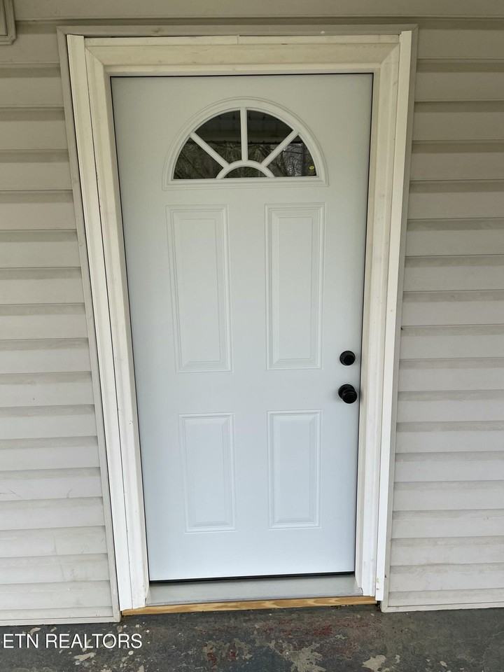 440 W Outer Dr - Photo 3 of 21