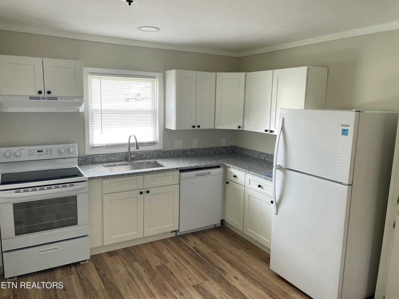 440 W Outer Dr - Photo 6 of 21