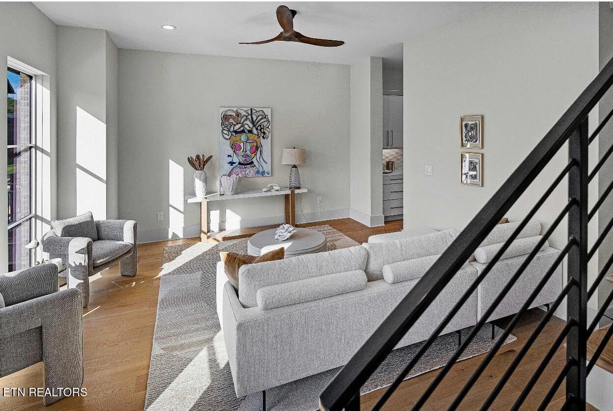 9406 Horizon Dr - Photo 3 of 22