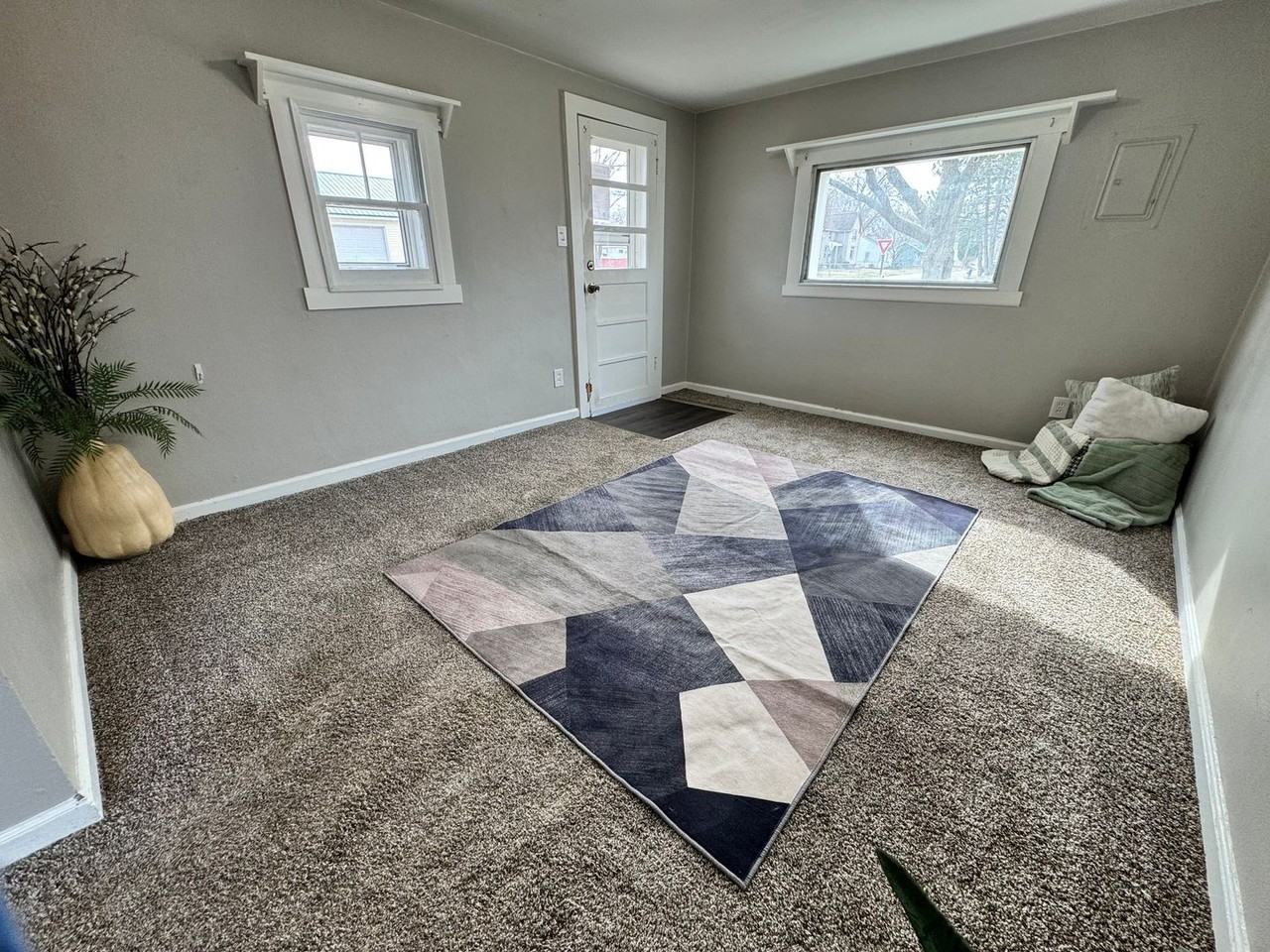 802 Colorado St - Photo 3 of 31