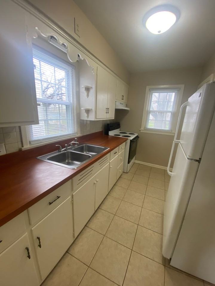 4028 Monroe St - Photo 5 of 8