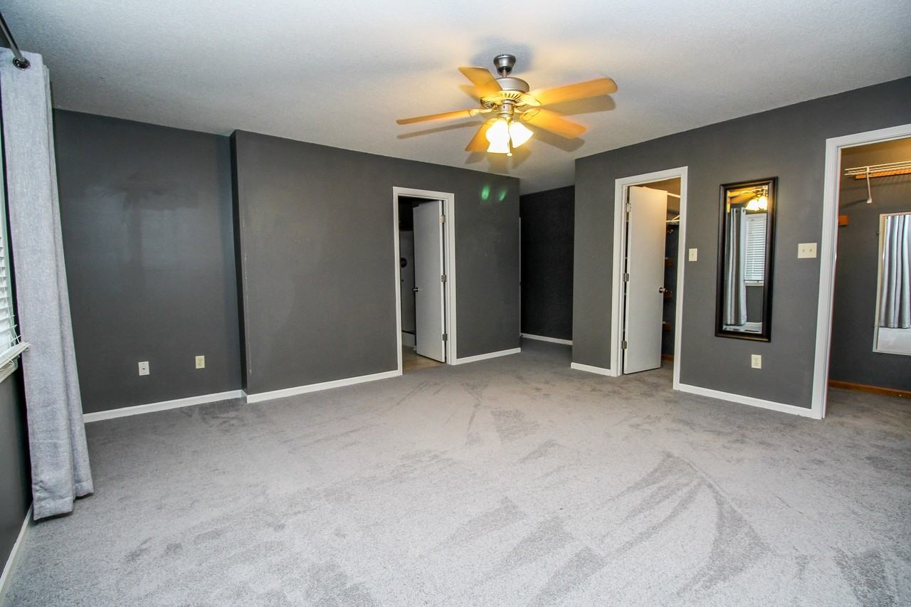 117 Hollyridge Ln - Photo 4 of 34