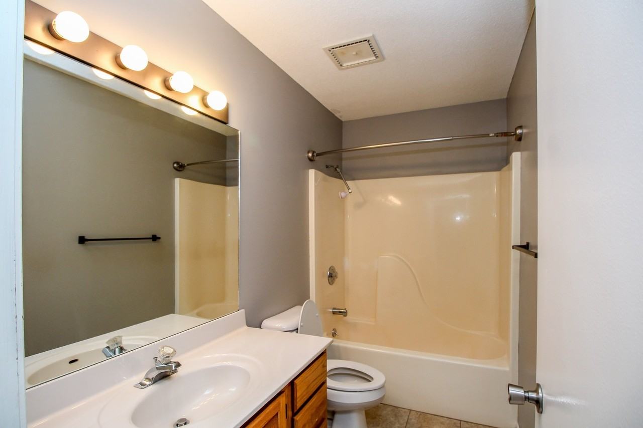 117 Hollyridge Ln - Photo 3 of 34