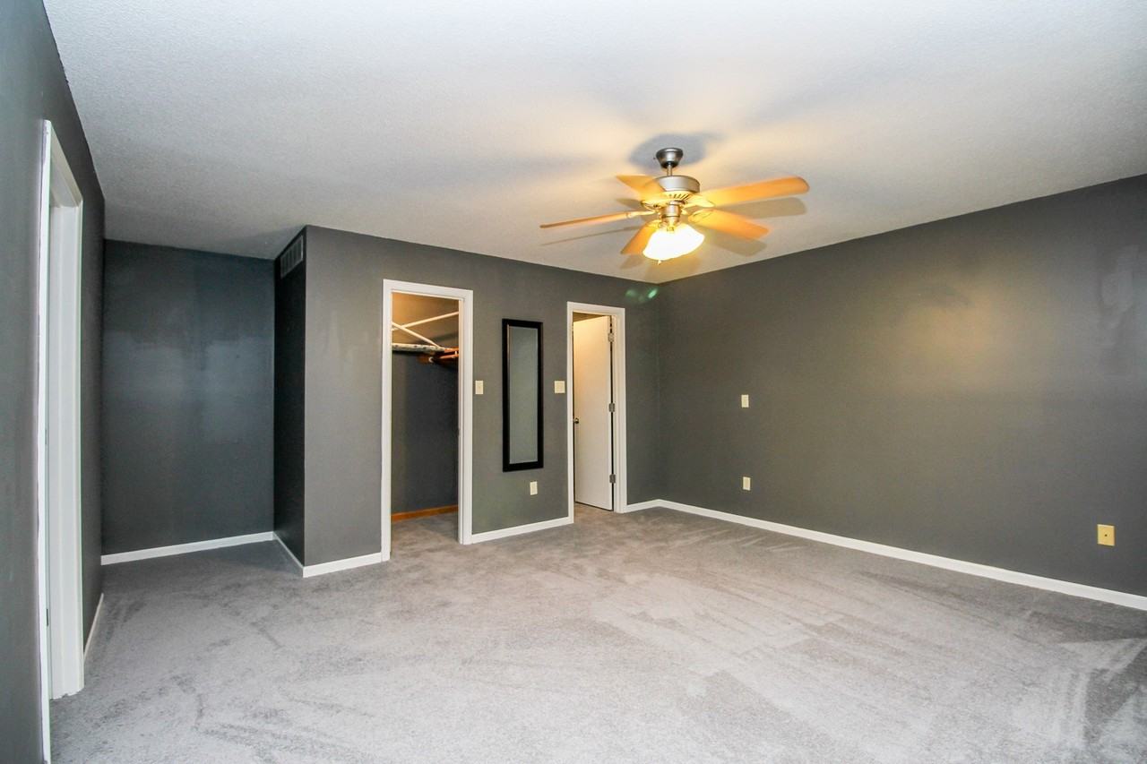 117 Hollyridge Ln - Photo 3 of 34