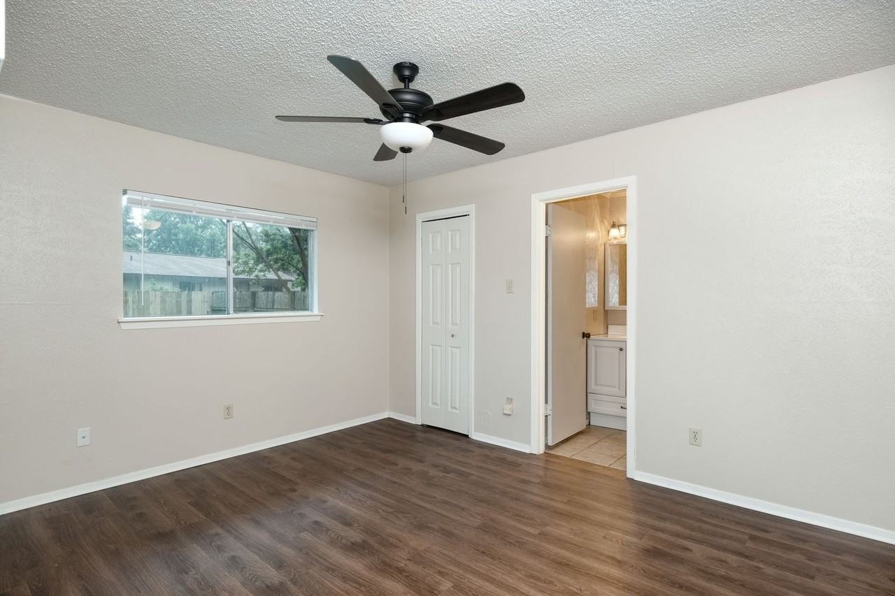 10419 Firethorn Ln - Photo 6 of 12