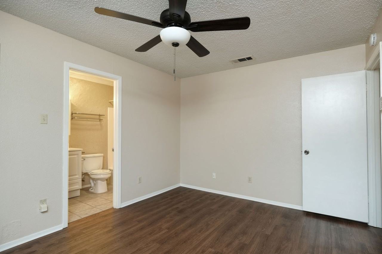 10419 Firethorn Ln - Photo 7 of 12