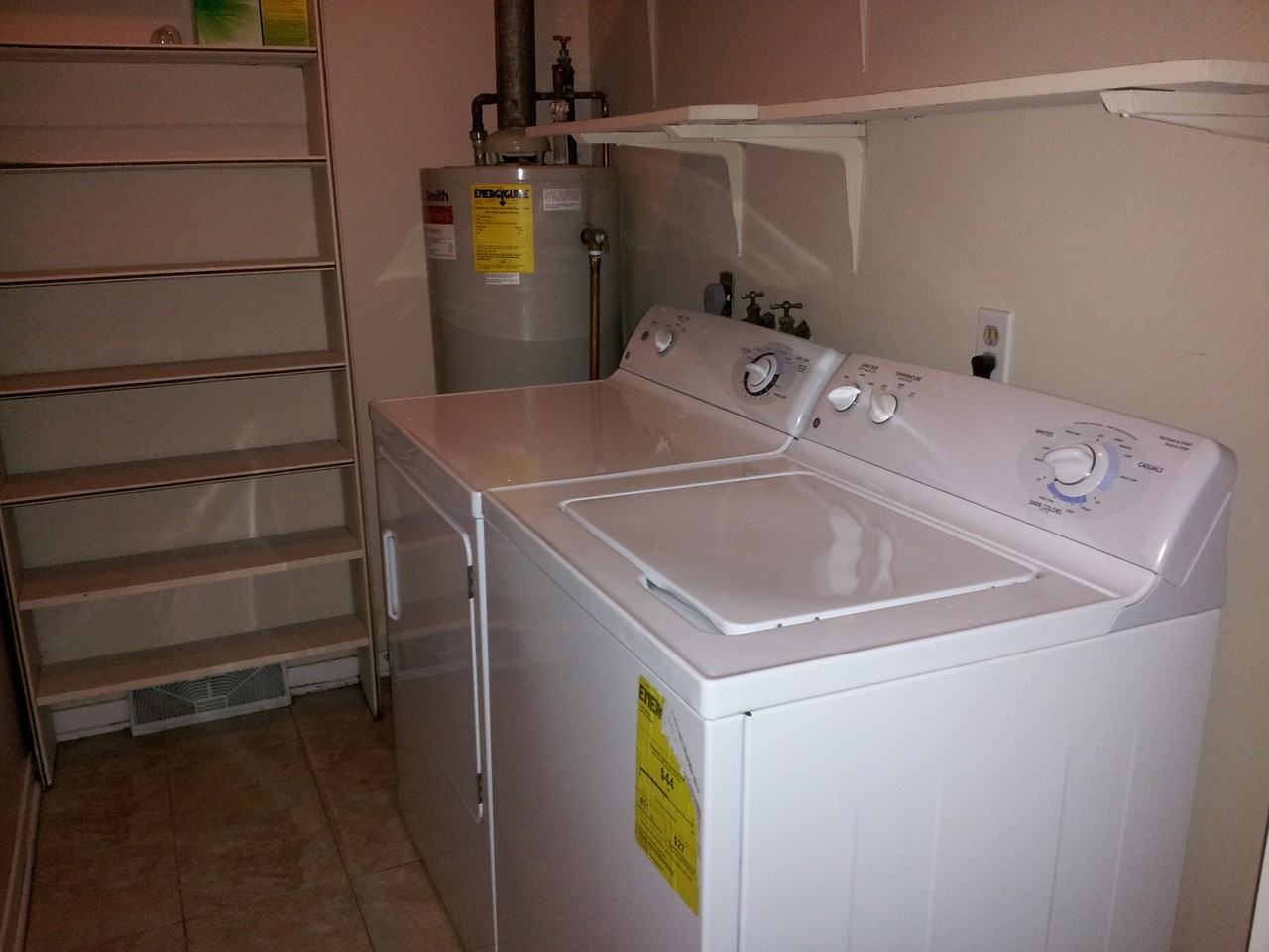 1016 Christopher St - Photo 5 of 10