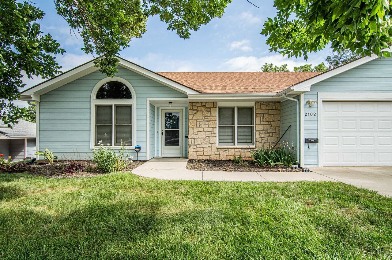 2102 Sunflower Dr - Photo 2 of 28