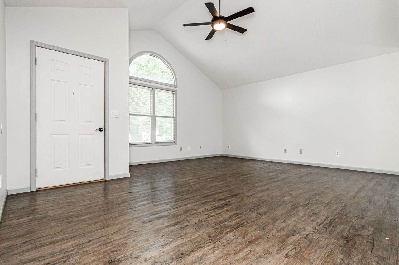 2102 Sunflower Dr - Photo 5 of 28