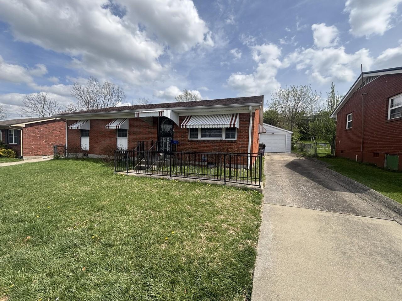 1840 Costigan Dr - Photo 2 of 16