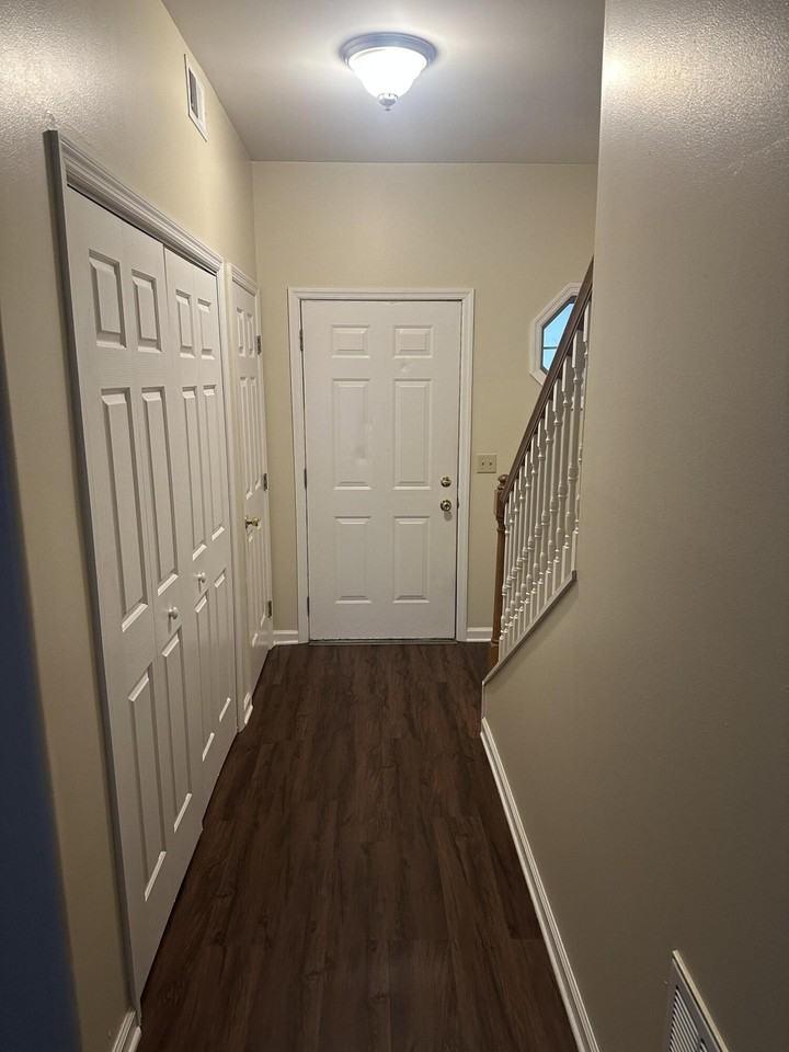 2005 River Rdg Apt 3 - Photo 7 of 50