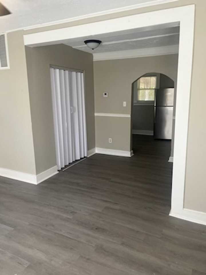 208 Linwood Dr - Photo 3 of 7