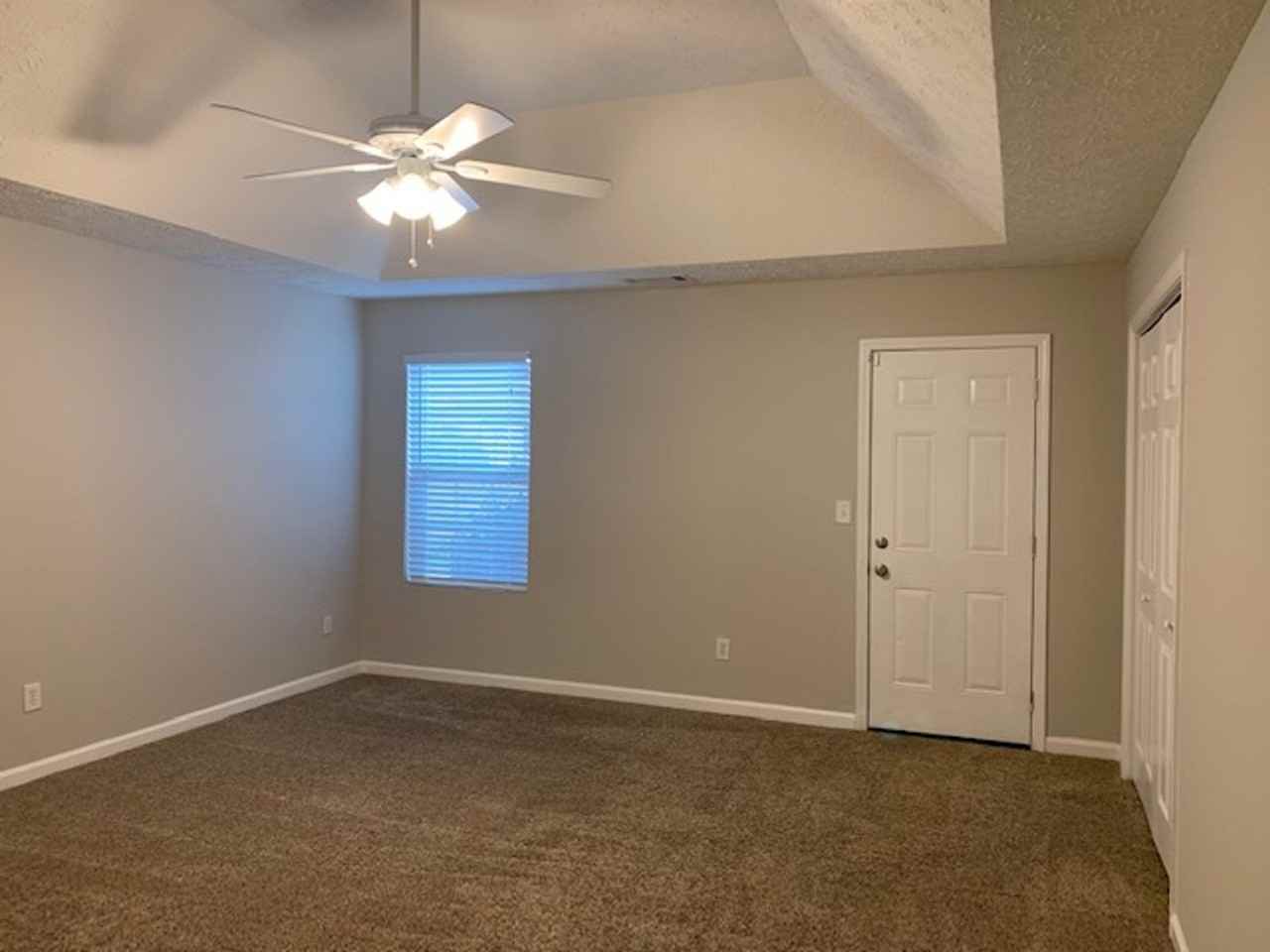 9540 Sleepy Hollow Ln - Photo 7 of 12