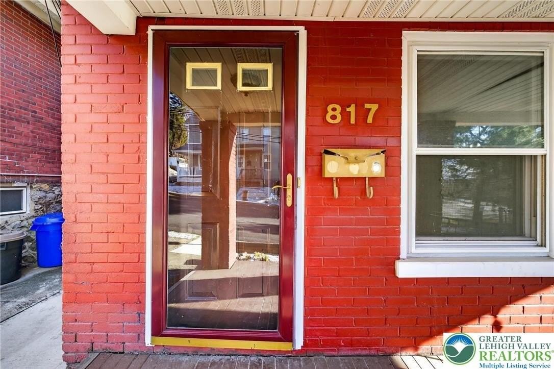 817 Ridge St - Photo 4 of 24