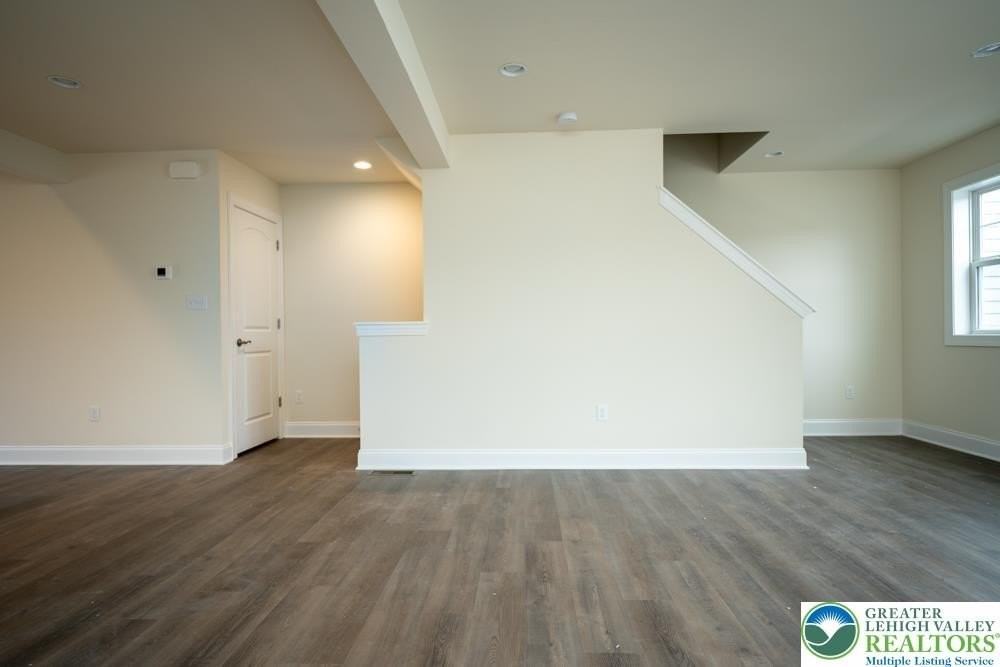 1641 Riegel St - Photo 5 of 24