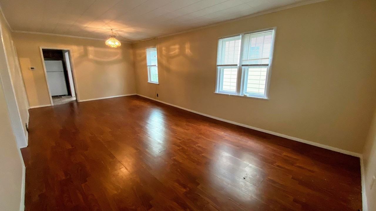 2038 Plainfield Ave Ne - Photo 2 of 14