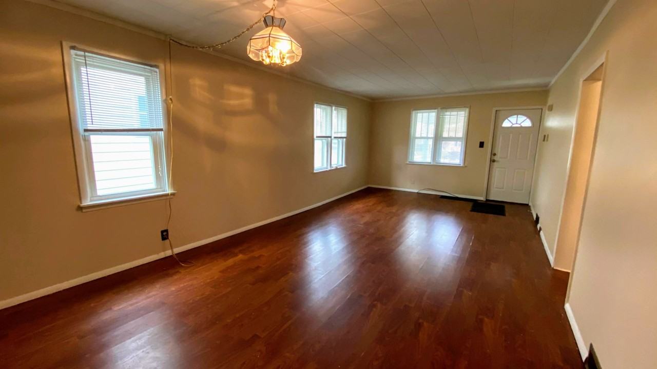 2038 Plainfield Ave Ne - Photo 3 of 14