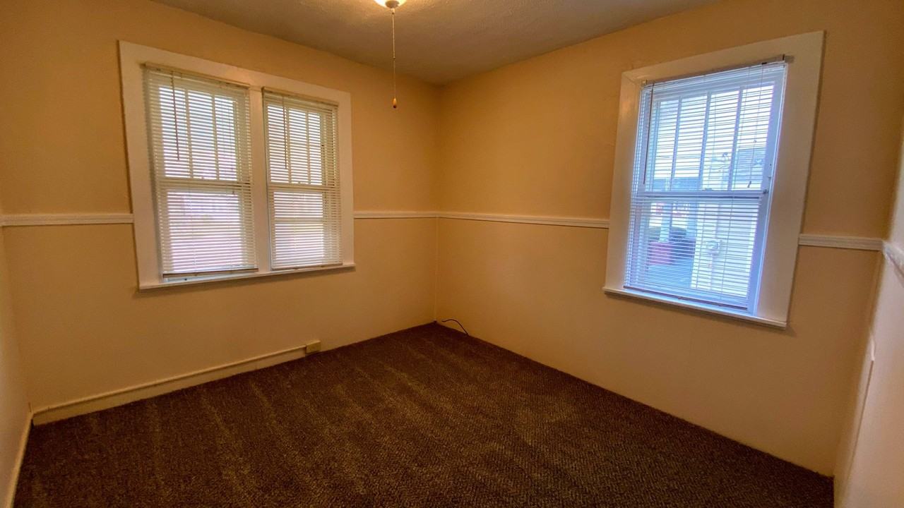 2038 Plainfield Ave Ne - Photo 4 of 14