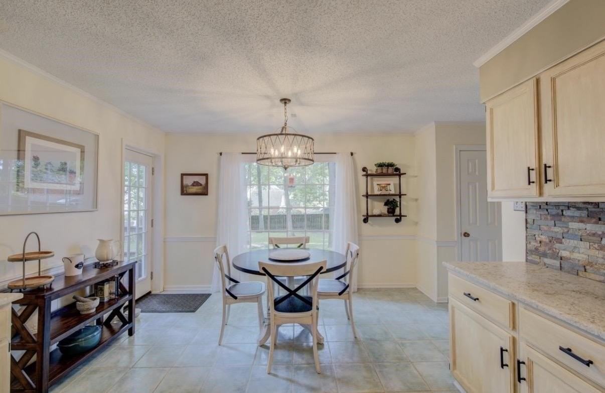 8327 Poplar Pike - Photo 6 of 23