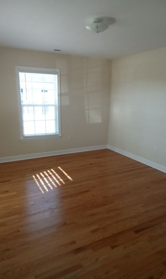 513 Live Oak St - Photo 2 of 7